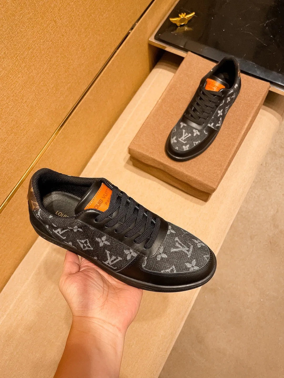 Men's shoes 💰 380💰【LV】🔥 Louis Vuitton, high-end men's shoes brand official website 1:1 latest masterpiece: the upper is made of Italian imported first-layer cowhide with a comfortable and breathable lining➕original non-slip and wear-resistant outsole🔥, making walking more convenient and comfortable! An exclusive new model, a stunning work, a beautiful 1:1 replica [color] compared to the official quality! Create a fashionable personality to set off your uniqueness! A must-have for trendy men! Classic 🔥Size: 38-44 Color: 🔥 2⃣️colors available🔥.